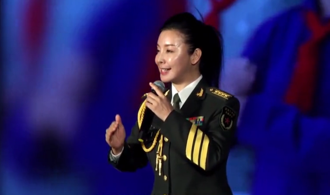 陶红老师走进北京市少管所，为孩子们赠书献艺，启蒙孩子亲近国学，立德树人。